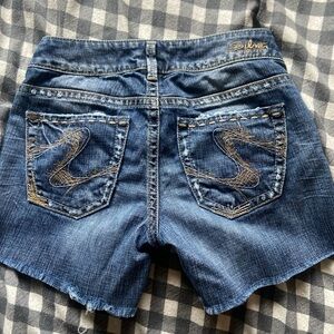 Silver Jeans Blue low rise Julia denim shorts